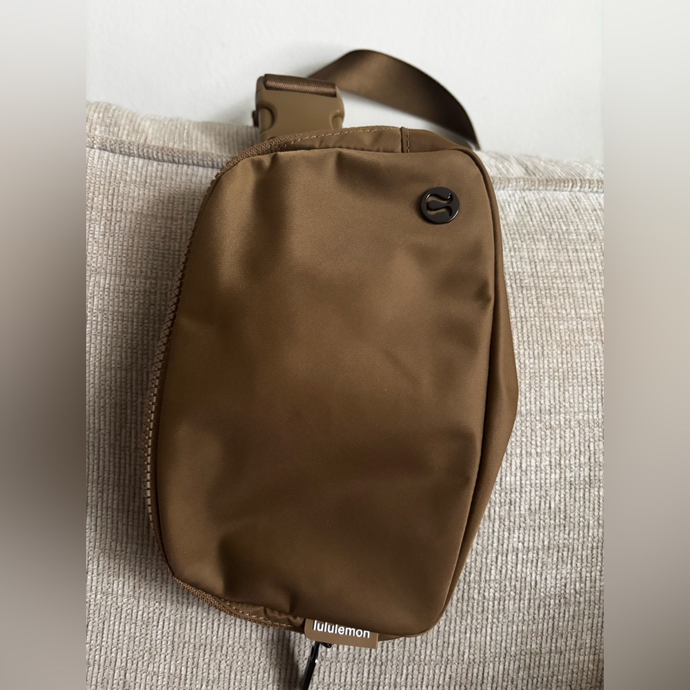 Lululemon Belt Bag in Olive